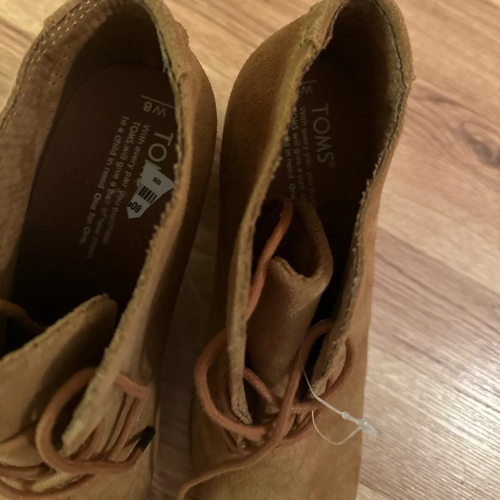 NWOT Tom's suede Light Brown Booties. Women's size 8 - Picture 5 of 7